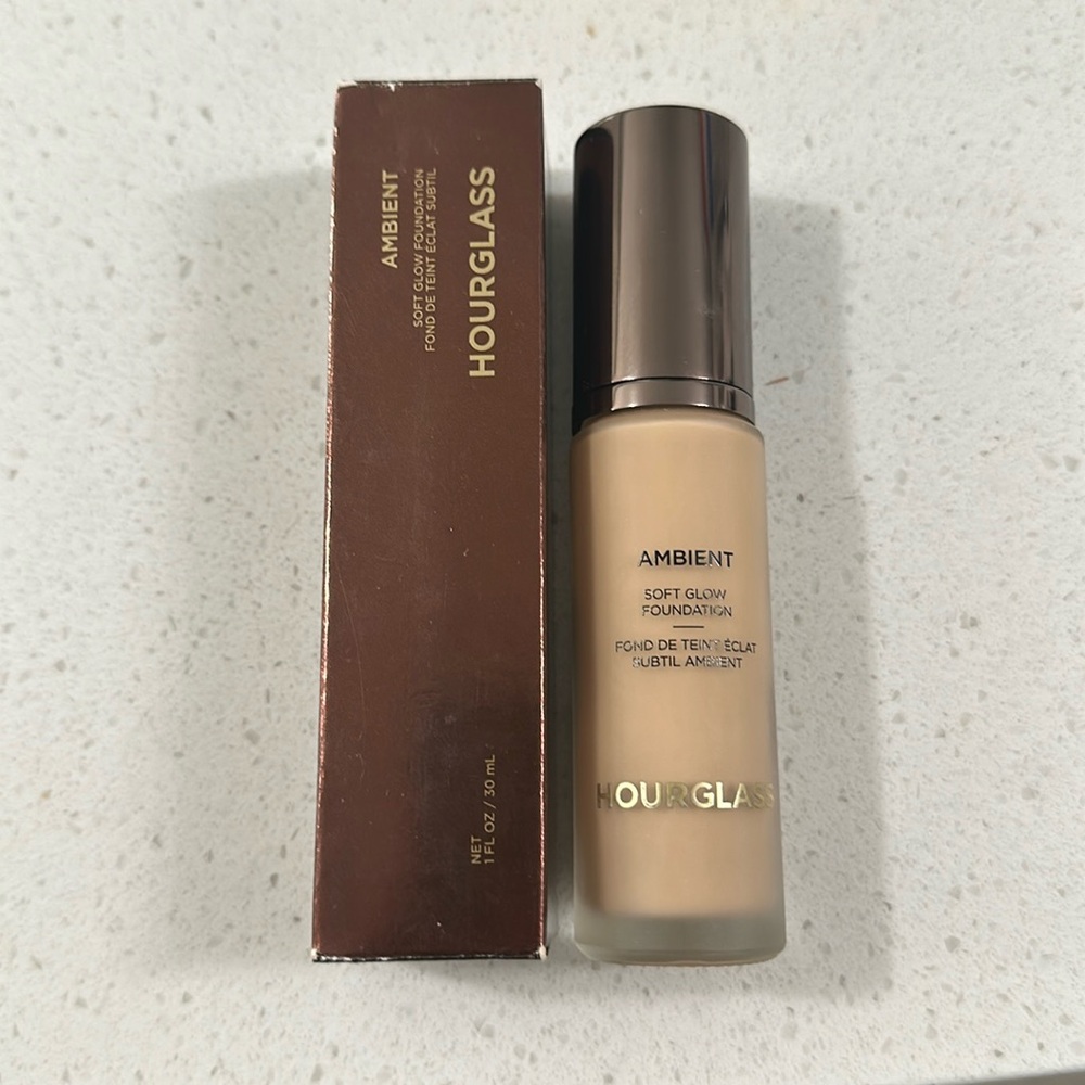 Hourglass ambient foundation